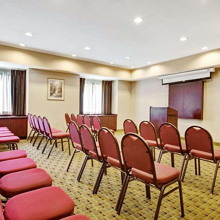 Hotel Super 8 By Wyndham San Antonio Airport North Esterno foto